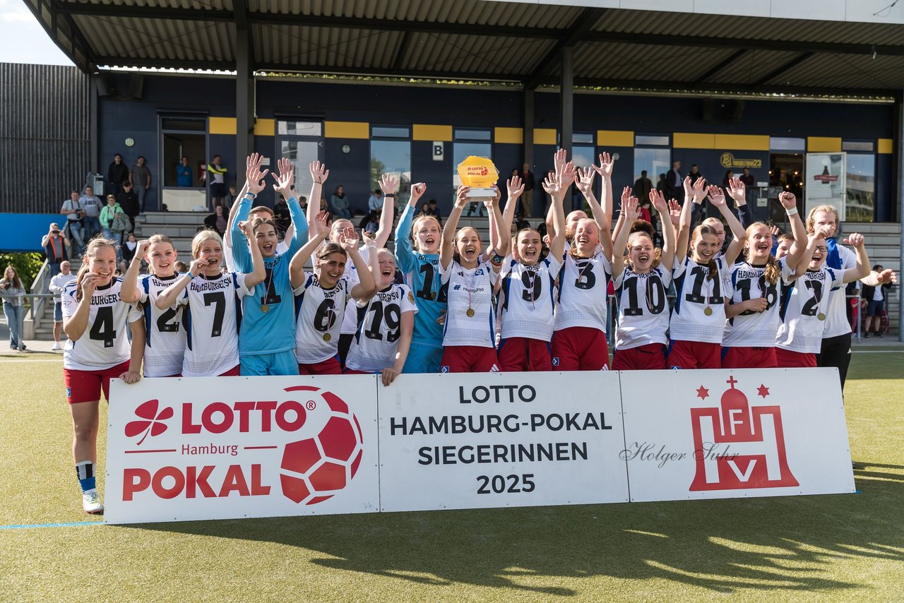 Bild 187 - wBJ Lotto Pokal Finale  Eimsbuetteler TV - Hamburger SV : Ergebnis: 0:3